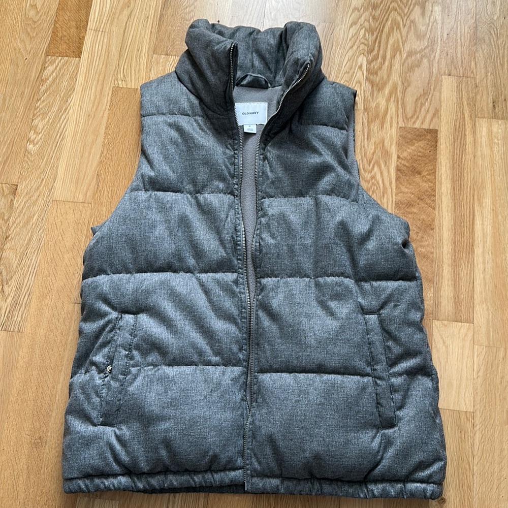 Old Navy women’s gray puffer vest